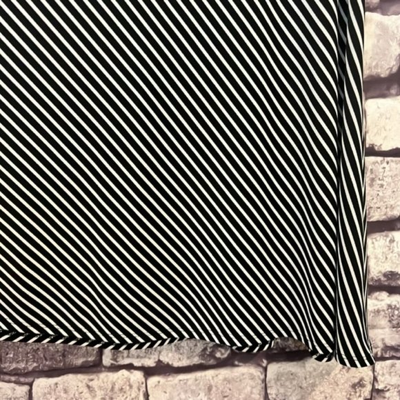 White House Black Market Black & White Asymmetrical Striped Skirt Size XS - Picture 7 of 8